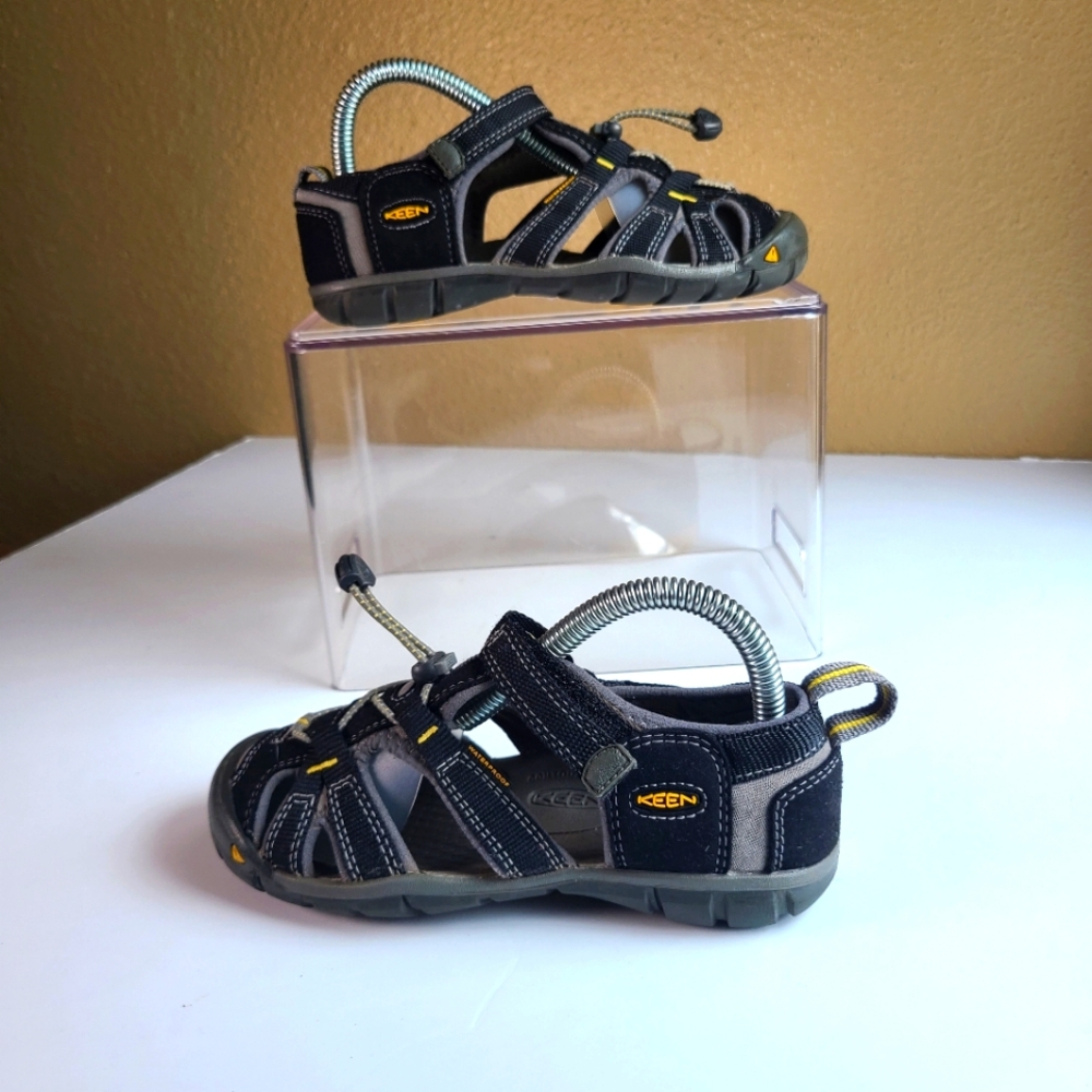 Keen Boys Yellow Seacamp II CNX Keen Waterproof Sandals kids size 1
